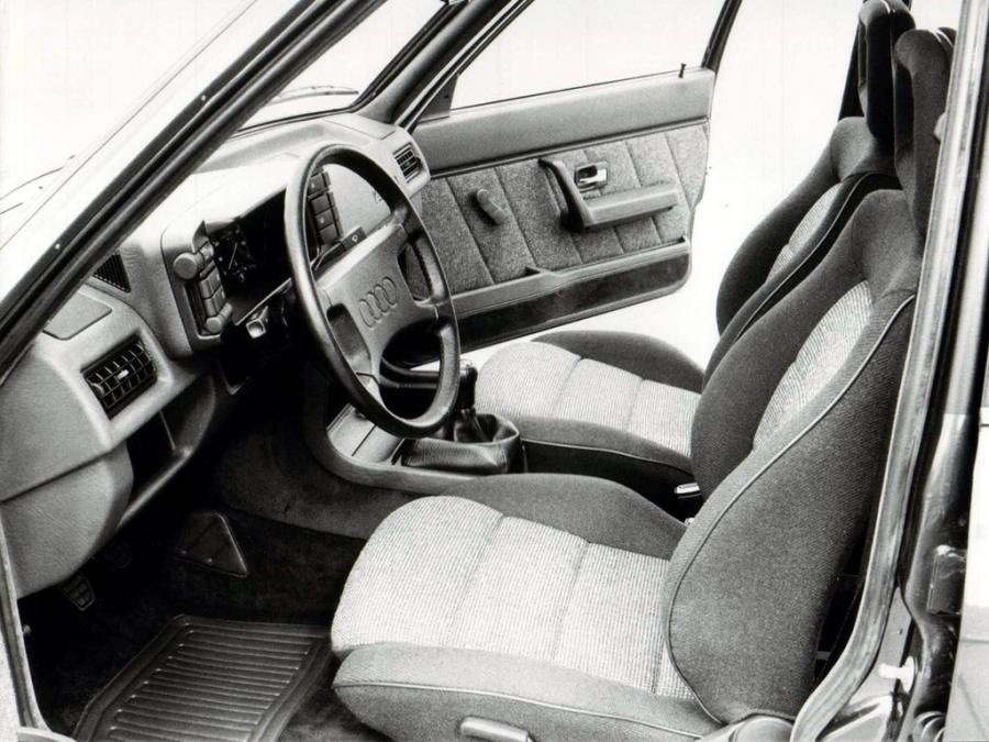 Интерьер Audi 90 (B2) 1984 года  (фото 6 из 14)